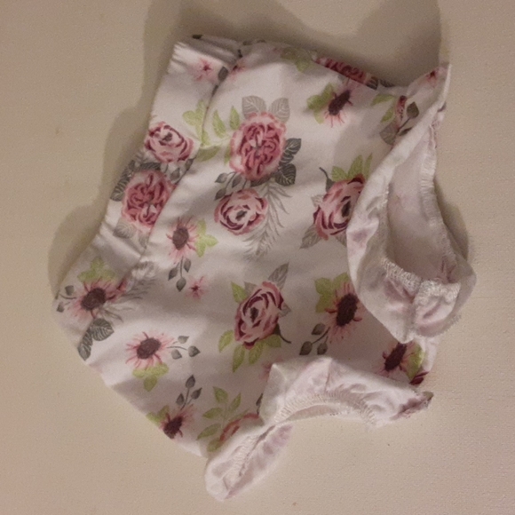 Size 9 months baby girls Rose Floral ruffled shorts - Picture 8 of 9